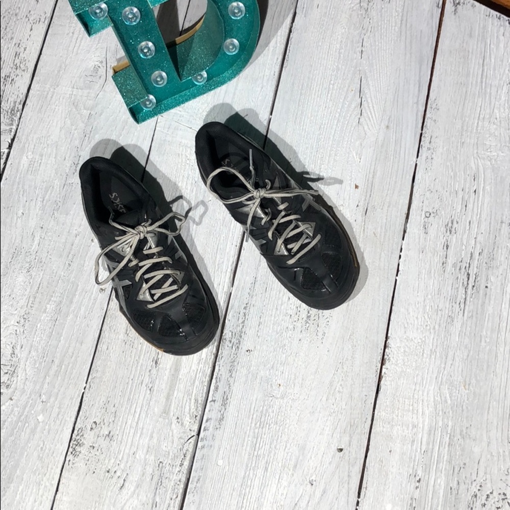Asics Gel-Tactic Volleyball Shoes